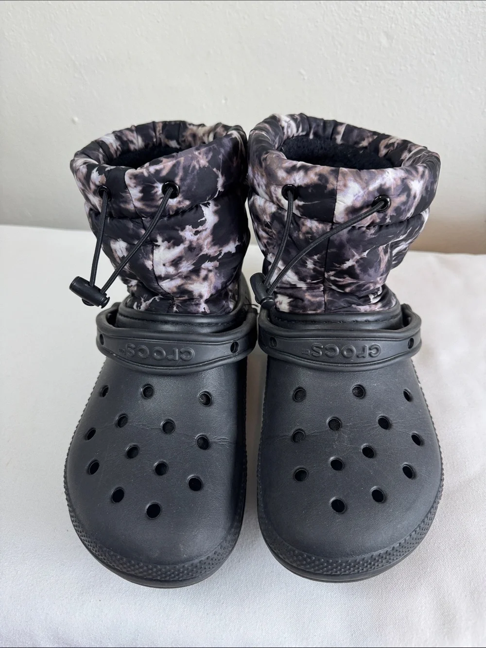 CROCS Unisex Classic Lined Neo Puff Tie-Dye Boots Sz 7 Women, 5 Men